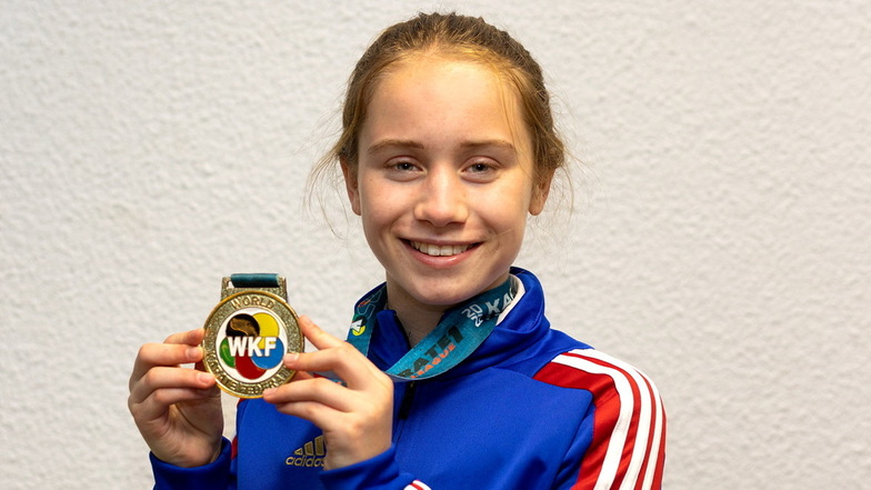 Emily-Chiara Drehmann mit ihre Goldmedaille aus Mexiko.