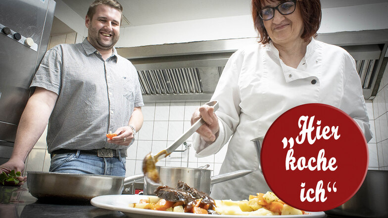 Die Gastleute des Schwedensteins Simone und Silvio Fischer kochen sich ihre Spezialität: Ochsenbäckchen. Sie hoffen, bald auch wieder Gäste bewirten zu können.