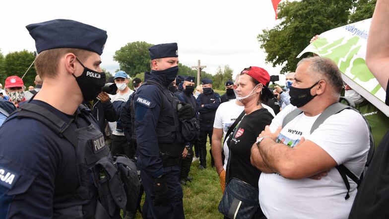 Beim Greenpeace-Protest gegen das Kohlekraftwerk Turów musste auf polnischer Seite die Polizei eingreifen.