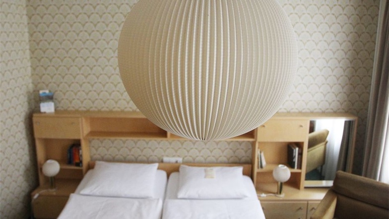Eine Übernachtung in der originalgetreuen DDR-Suite kostet 165 Euro. Trotz des Preises sind die Betten häufig gebucht.