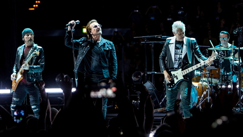U2 hat bei einem Konzert den Opfern des Massakers auf dem israelischen Musikfestival in der Negev-Wüste den Song "Pride (In the Name of Love)" gewidmet.