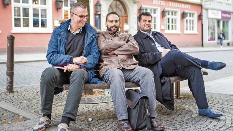 Allahs Männer im April 2017 bei einer Erkundungstour in Riesa: Die Chefs der Sächsischen Begegnungsstätte Muhammed-Ronald Wellenreuther (l.), Saad Elgazar (M.) und Awad Al Mahamied.