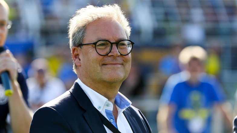 SFV-Präsident Herrmann Winkler wünscht Dynamo Dresden den Aufstieg in die 2. Bundesliga.