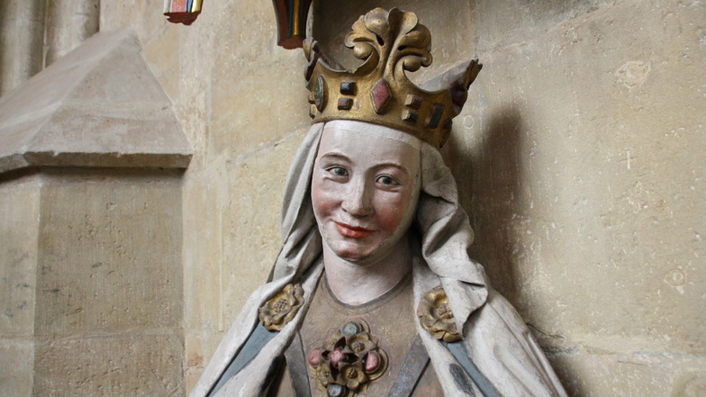 Bei einer Sonderführung können Teilnehmende tiefer in die Geschichte von Adelheid von Burgund eintauchen, deren Statue sich auch im Dom zu Meißen finden lässt.