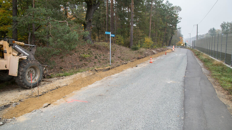Die Ortsverbindungsstraße von See nach Zeche lässt die Stadt Niesky grundhaft ausbauen. Ab Mittwoch gehen die Bauarbeiten weiter.