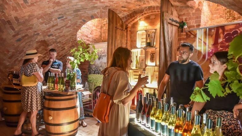 Einer der Höhepunkte der Exkursion sind die Tage der Offenen Weinkeller in Zielona Góra (Grünberg). Historische, imposante Weinkeller werden an dem Wochenende zu Weinverkostungslokalen.