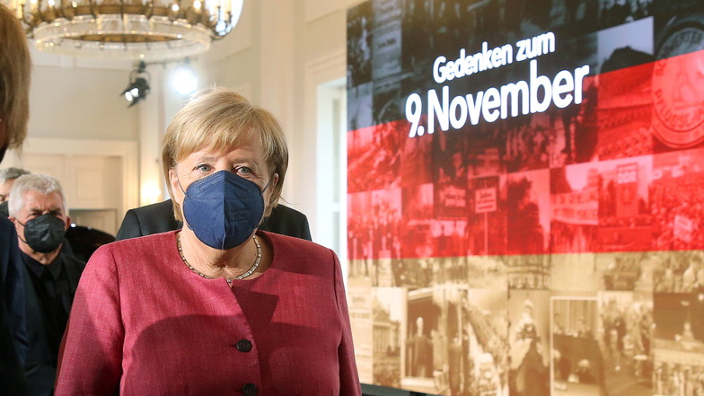 Bundeskanzlerin Angela Merkel (CDU), nimmt im Schloss Bellevue an einer Veranstaltung "1918 - 1938 - 1989: Gedenken zum 9. November" teil.