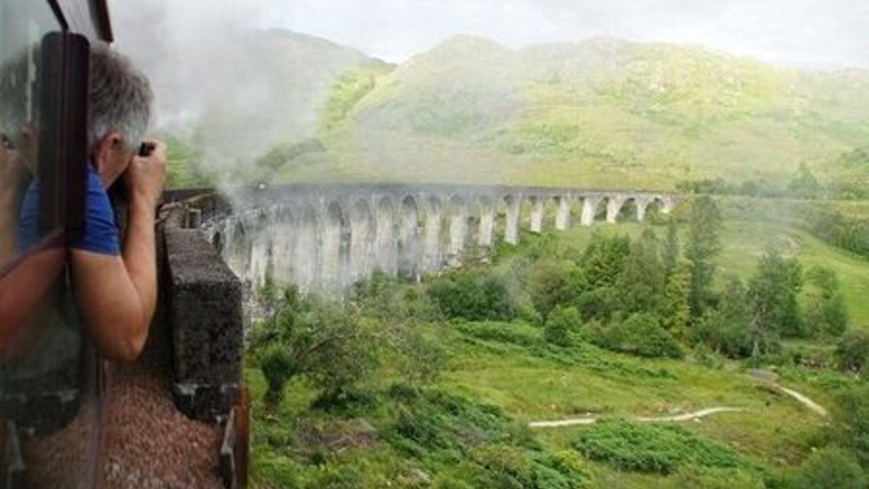Hogwarts Express: Entdecken Sie bei der Harry Potter Tour durch Schottland die Drehohrte der Filme.