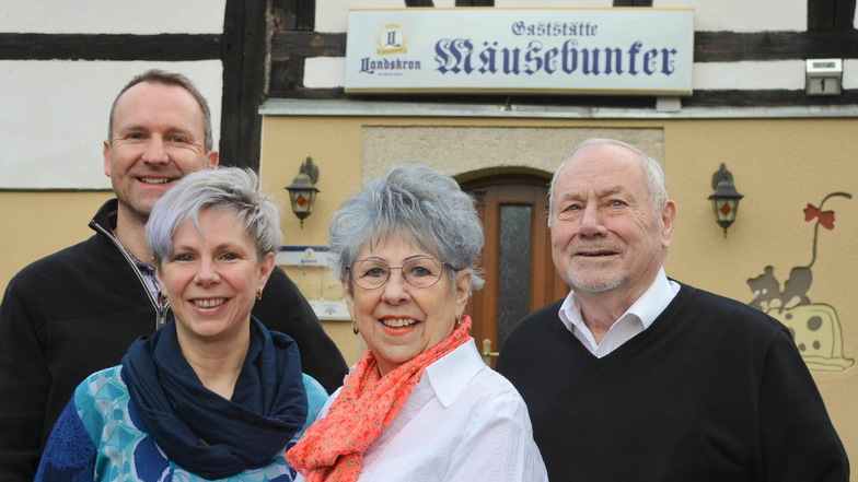Andy und Jana Strahl (links) sind vor zehn Jahren in die Fußstapfen der Eltern Brigitte und Manfred Lehmann getreten. Der Familie liegt der „Sonnenstrahl-Verein“ sehr am Herzen.