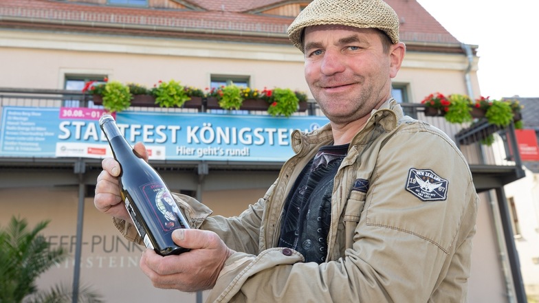 Stadtschleicher Udo Kühn bringt zum Stadtfest in Königstein einen „Festwein“ heraus, der in Böhmen abgefüllt wird. Der gute Tropfen soll als Geschenk für die Festungsstadt werben.