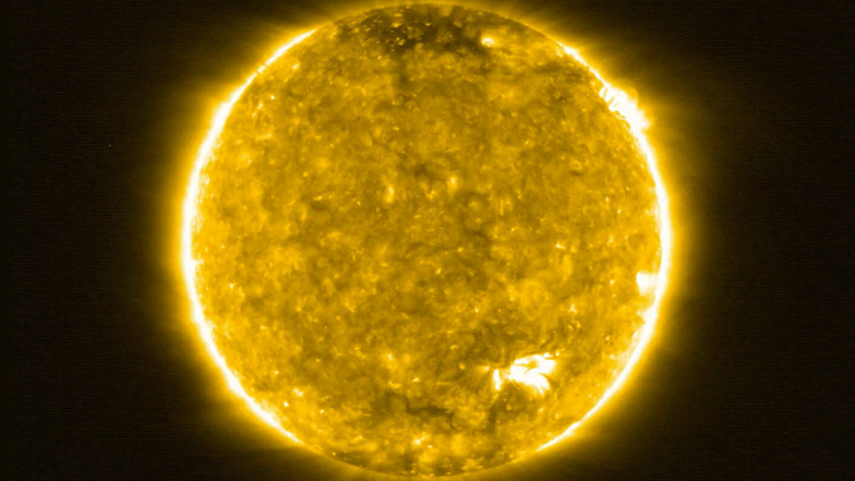 Solar Orbiter's erster Blick auf die Sonne: Der Extreme Ultraviolet Imager (EUI) auf der Raumsonde hat dieses Bild am 30. Mai 2020 aufgenommen.