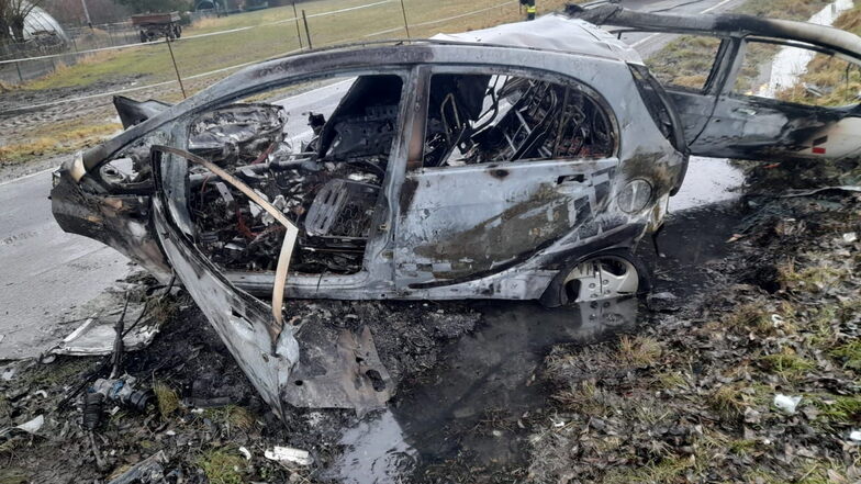 E-Auto brennt bei Mittelherwigsdorf aus