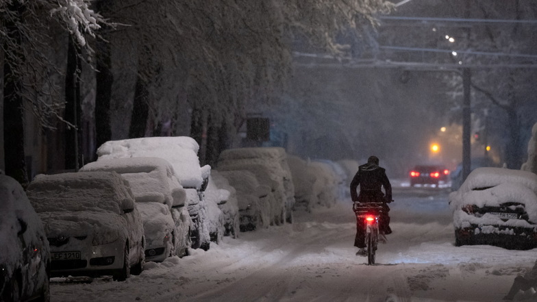 Schnee sorgt für Bahnchaos im Süden - frostiger Adventsbeginn in Sachsen