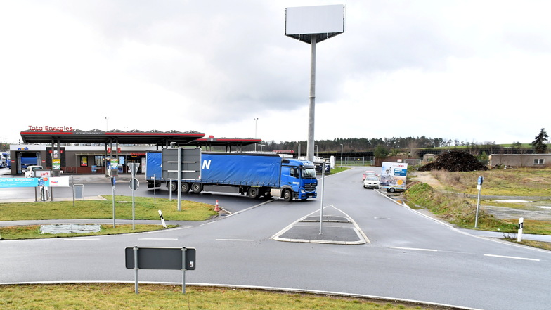 Neben der Total-Tankstelle in Ottendorf-Okrilla soll ein neuer LKW-Rastplatz entstehen.