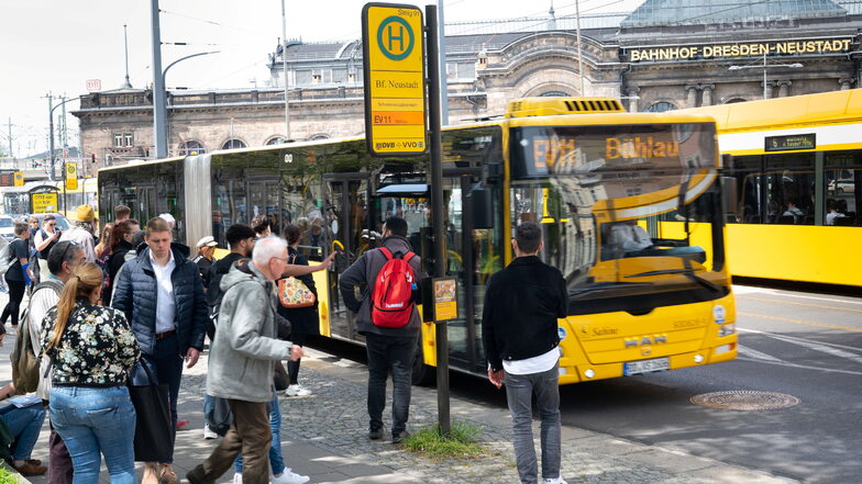 Anstrengend und teuer: Auf der Linie 11 fahren Busse im Ersatzverkehr statt Straßenbahnen.