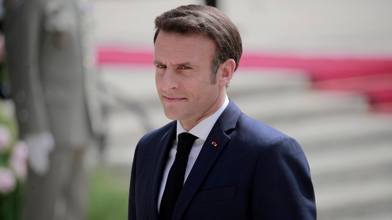 Er sei ein neuer Präsident, sagte Macron zu seiner Amtseinführung. Er wolle Frankreich zusammenbringen, vom ländlichen Raum zu den Arbeitervierteln und vom Festland bis nach Übersee.
