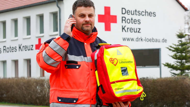 Markus Wendler vom DRK hat mit einem Team Ehrenamtlicher die vom Wohnhausbrand in Löbau betroffenen Hausbewohner in der Nacht versorgt.