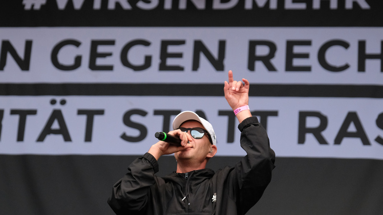 Der HipHop-Sänger Trettmann beim Konzert in Chemnitz.