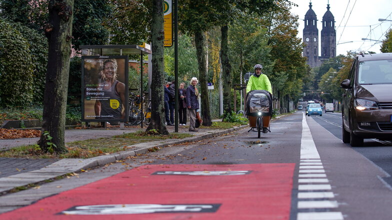 So breit wie möglich: Neue Radwege an der Reicker Straße in Dresden sind fertig