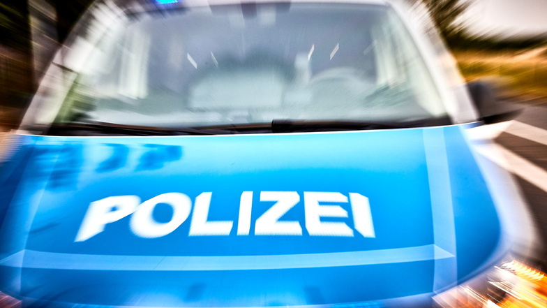 Die Polizei meldet einen Rucksack-Raub in Dresden.