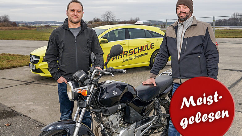 Sebastian (links) und Andreas Bertram sind Inhaber einer Bautzener Fahrschule. Die neue Regelung für den Motorradführerschein halten sie für sehr fragwürdig. Besonders die Verkehrssicherheit werde darunter leiden, vermuten sie.