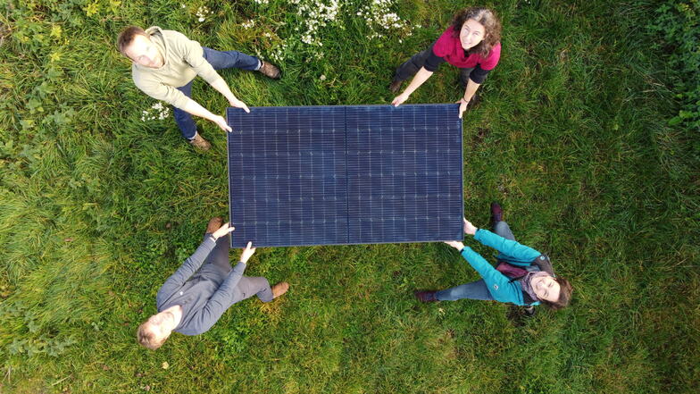 Kerstin Rudolph (oben rechts), Kristina Wittig (unten rechts), Georg Rudolph (unten links) und Sebastian Wittig gehören zu den Gründern der Bürgerenergiegenossenschaft „WirMachenEnergie“.