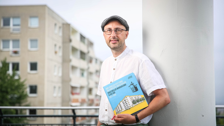 Matthias Körner hat die Entwicklung des Gorbitzer Plattenbauviertels aufgeschrieben und mit vielen alten Fotos in einem Buch über seriellen Wohnungsbau veröffentlicht.