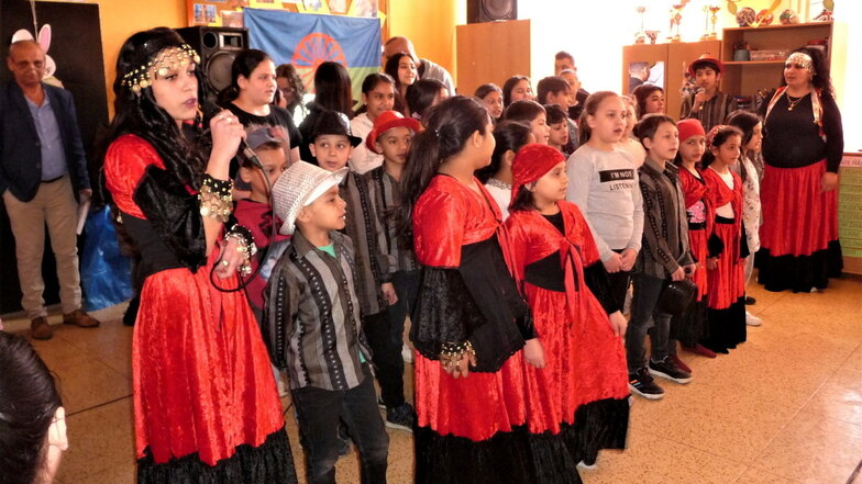 Roma-Zentrum in Decin: Die Kinder haben für den Welttag ein Kulturprogramm einstudiert.