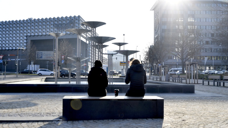 Der Promenadenring im Stadtzentrum, hier am Dippoldiswalder Platz, soll weitergebaut werden und mehr Grün in die überhitzte City bringen.