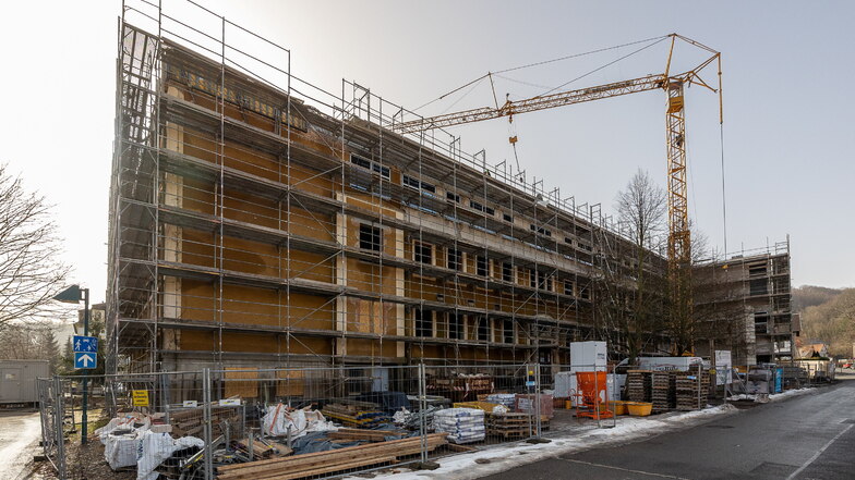 Die Abbruchkosten sind auf der Baustelle Oberschule Hainsberg enorm gestiegen. Einige Stadträte kritisieren dies.