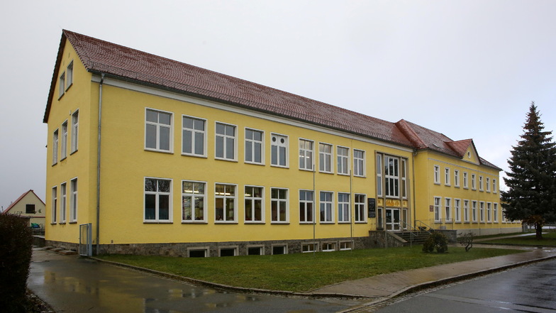 Die Sorbische Oberschule Michał Hórnik in Räckelwitz.