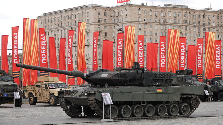 Ukraine-Krieg: Russen zeigen erbeuteten Leopard-Panzer bei Ausstellung
