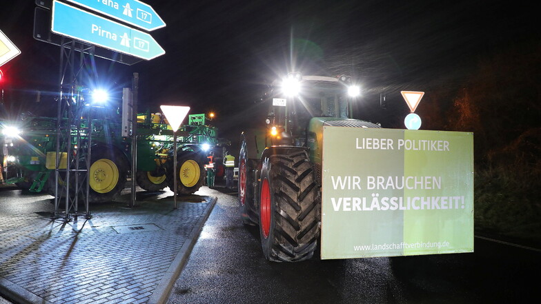 Am Morgen des 21.12.2023 protestierten Landwirte an vielen sächsischen Autobahnauffahrten gegen die Streichung der Subventionen durch die Bundesregierung.