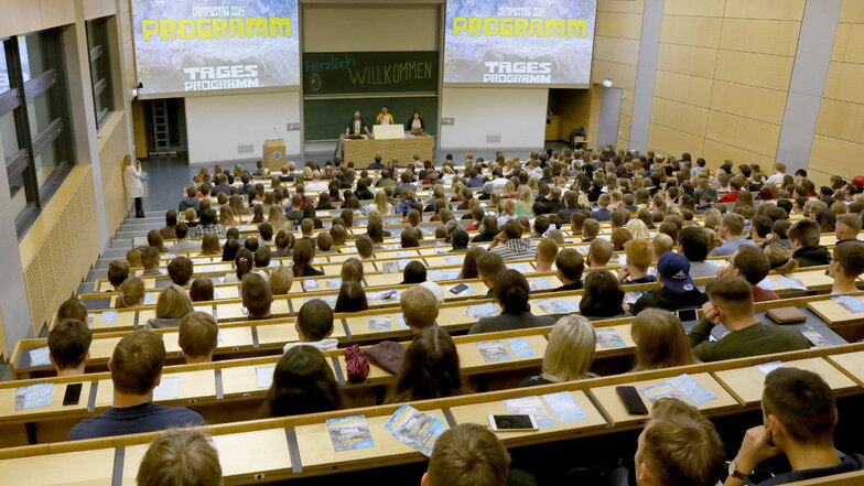 Die Hörsäle in Sachsens Unis und Hochschulen werden sich im Wintersemester wieder füllen.