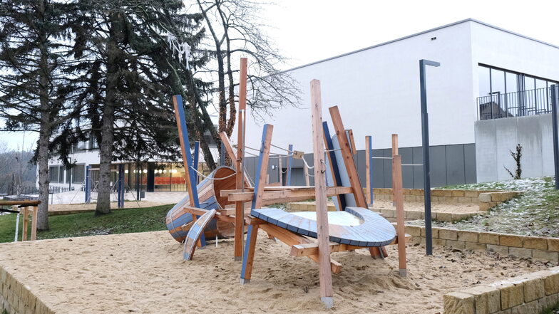 "Tasse und Teller" nennt sich dieses Spielgelände auf dem Außengelände der Grundschule auf dem Questenberg.