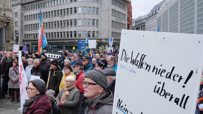 Oster-Demonstranten in Sachsen fordern Waffenstillstand in der Ukraine