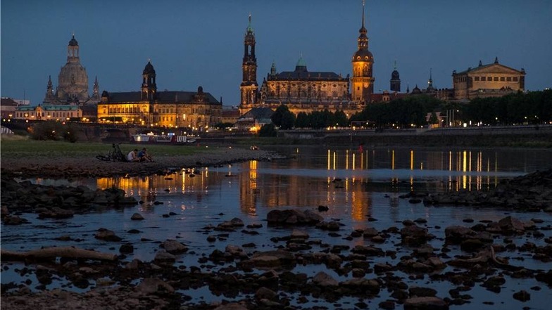 Der Wasserstand in Dresden lag am Montag noch bei 50 Zentimetern - normal sind zwei Meter.