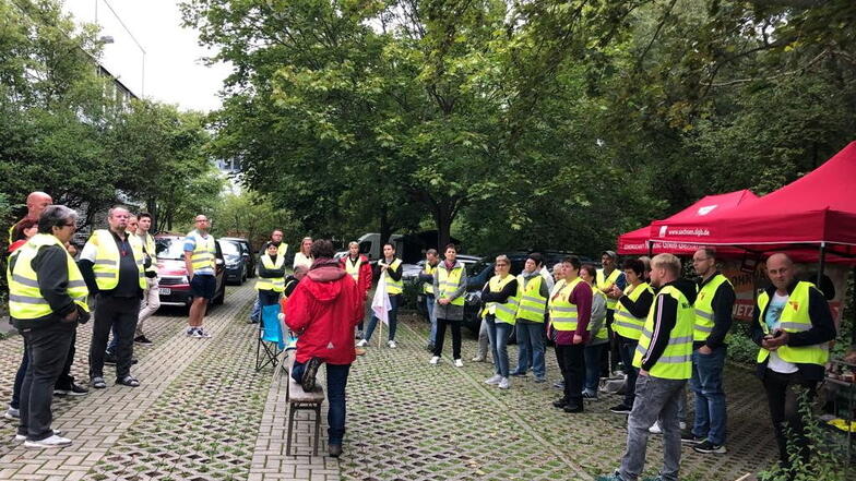 Die Gewerkschaft Nahrung-Genuss-Gaststätten hat die Beschäftigten von VielfaltMenü in Kesselsdorf am Mittwoch zum Streik aufgerufen.