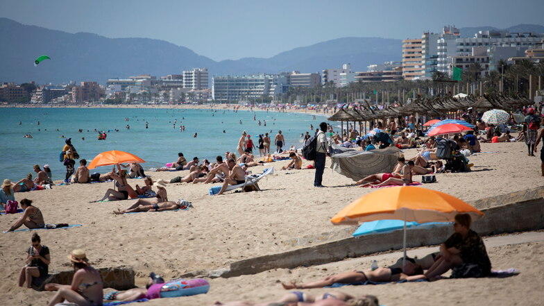 Touristen auf Mallorca: Nach dem Urlaub in Spanien reicht ein negativer Schnelltest, um die Quarantäne zu vermeiden.