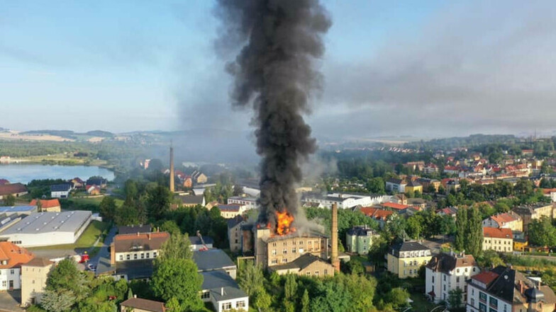 So sah es am 4. August 2019 aus, als das ehemalige Elektromotorenwerk am Zittauer Vorstadtbahnhof brannte.