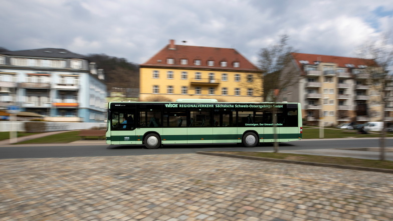 Einfach einsteigen: Urlauber in Bad Schandau erhalten ab 2022 die Mobilitätskarte des Tourismusverbands Sächsische Schweiz.