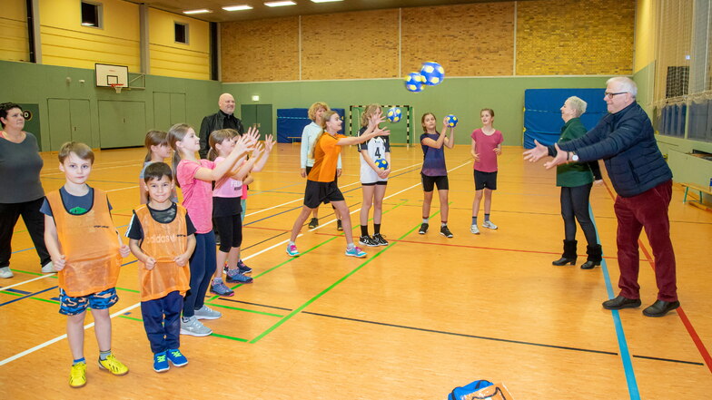 Neue Bälle für Nieskys junge Handballer