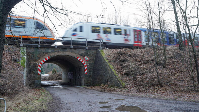 Bahn baut neue Brücke in Wilthen