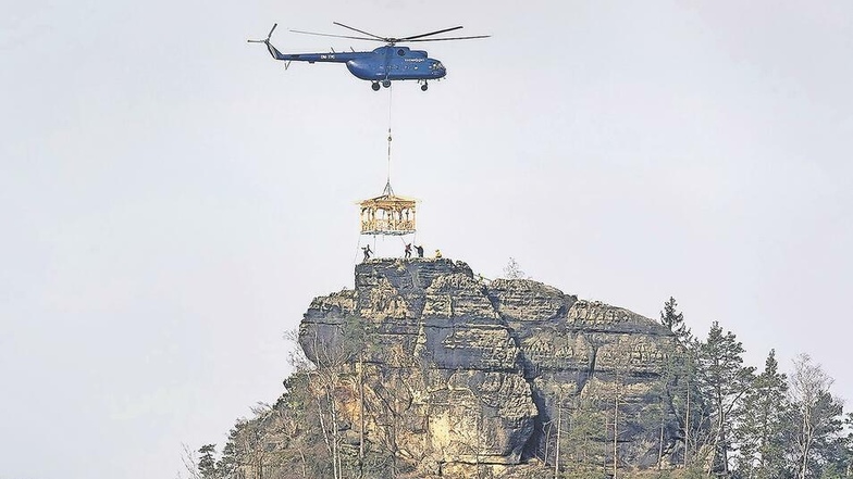 Rückkehr mit Hubschrauber: der Gipfelpavillon des Marienfelsens (Mariina skála).