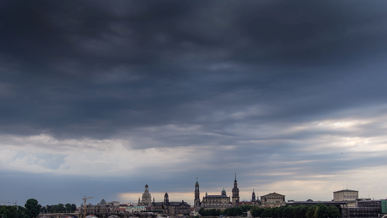 Die Ruhe vor dem nächsten Sturm. Ab Freitagabend droht in Dresden das nächste Unwetter.