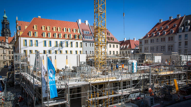 An der Schloßstraße errichtet die Baywobau das Schlosseck, eines der letzten Bauprojekte am Platz.