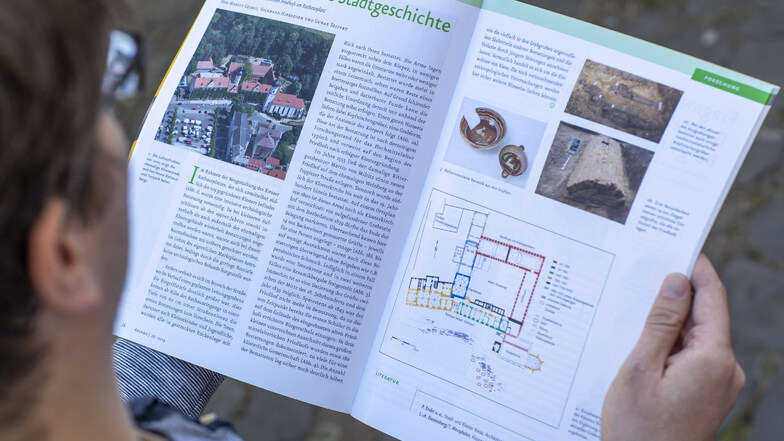 Auf zwei Seiten fasst das Magazin Archaeo die ersten Erkenntnisse aus den Grabungen am Riesaer Rathausplatz zusammen.