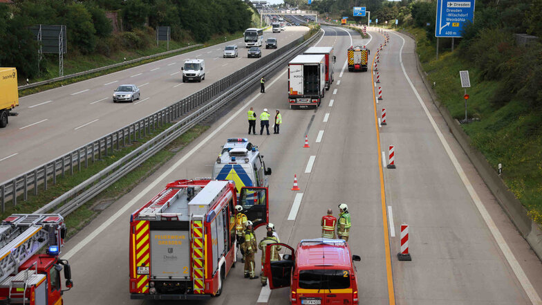 Am Vormittag sind zwei Lkw auf der A4 in Dresden zusammengestoßen.