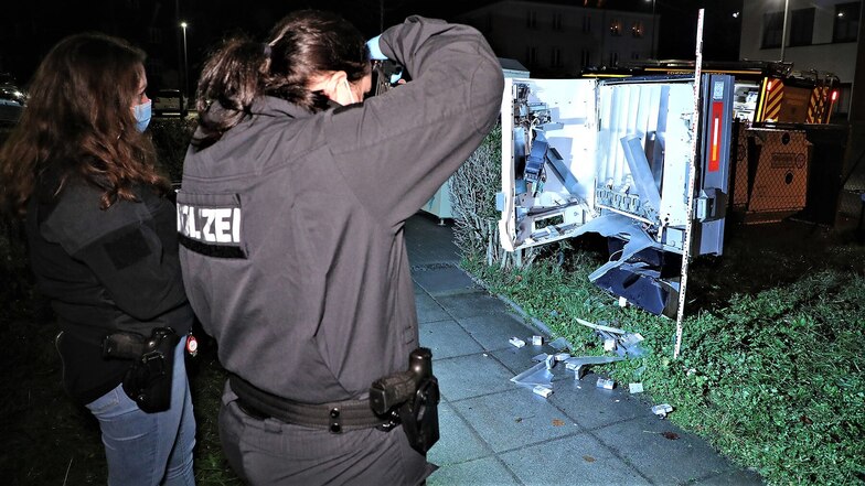Umfangreiche Dokumentationen und Ermittlungen folgen, haben Kriminelle wie hier vergangene Woche in Dresden-Naußlitz einen Zigarettenautomaten gesprengt.