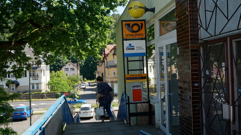 Die kleine Postfiliale in Decín-Bynov (Tetschen-Bünauburg) muss zum 1. Juli schließen. Den Kunden gefällt das nicht.